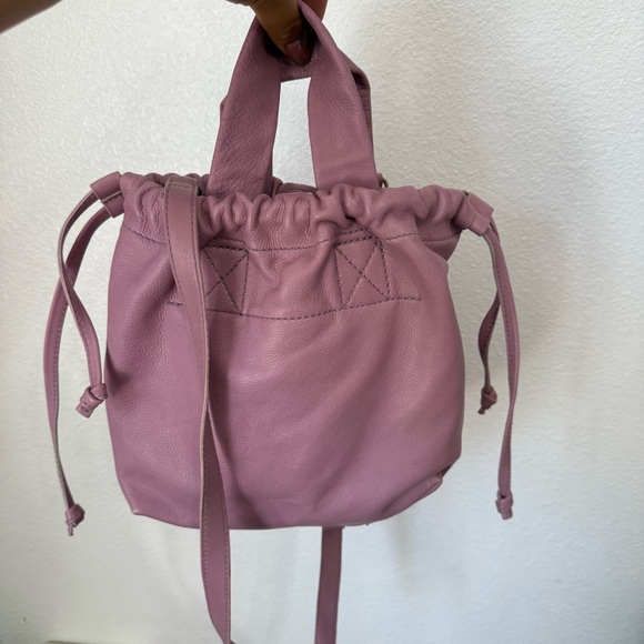 Madewell The Piazza Leather Clinched Crossbody Bag in Vibrant Lilac - Picture 12 of 13